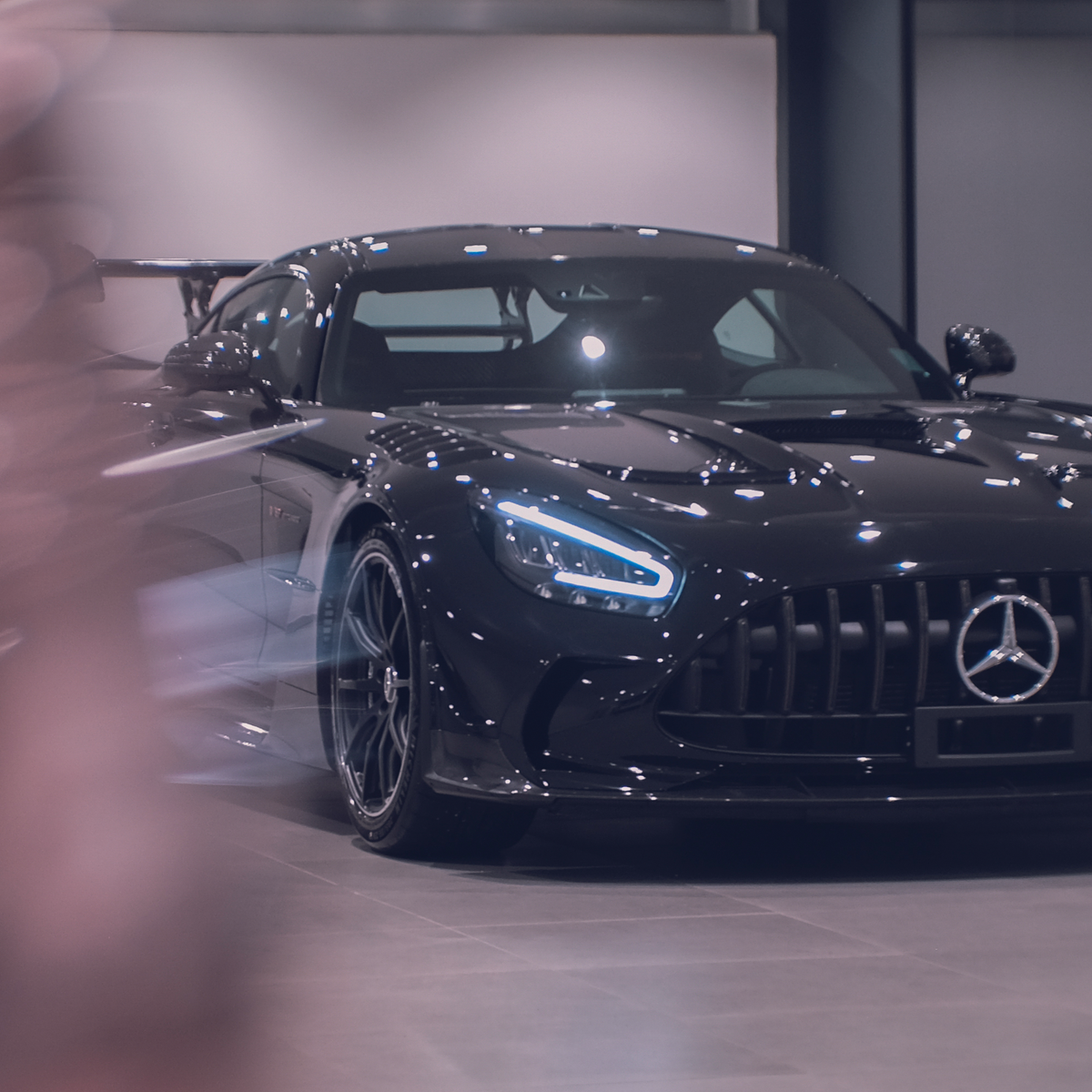 Mercedes sales store abbigliamento